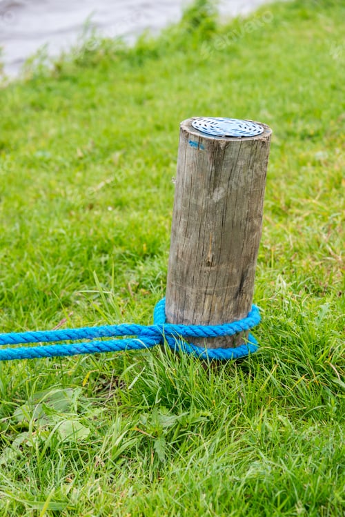 Preview: blue rope on bollard