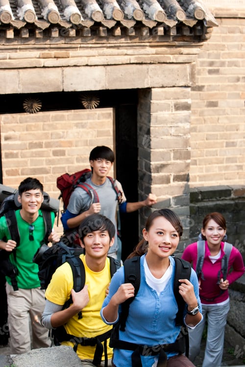 Preview: Young people go hiking on the Great Wall
