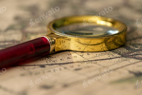 Preview: Retro magnifier with old map