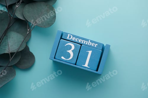 Preview: wooden calendar set on the 31 of December.