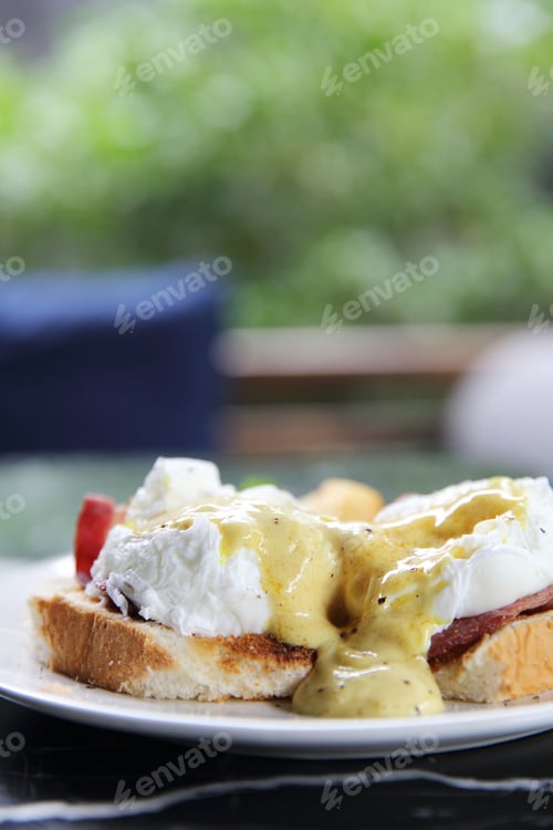 Preview: Egg Benedict