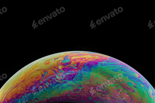 Aperçu: Closeup shot of a soap bubble isolated on a black background