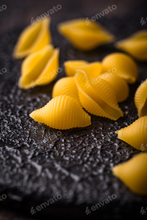 Preview: Raw pasta in shape of shells