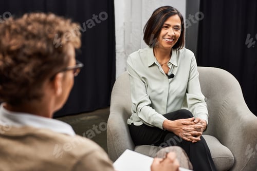 Preview: Journalist in insightful chat with professional woman about her expertise and experiences