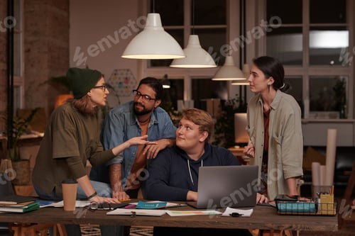 Preview: Teamwork at office