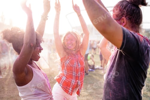 Preview: Multiethnic friends at holi festival having fun