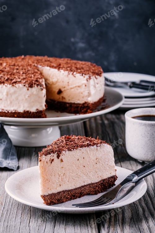 Preview: A piece of no-bake chocolate cheesecake on a plate