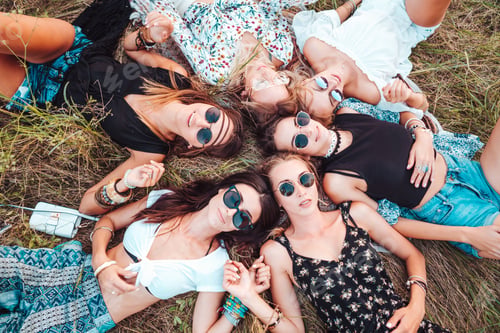 Preview: Six girls lie on the grass