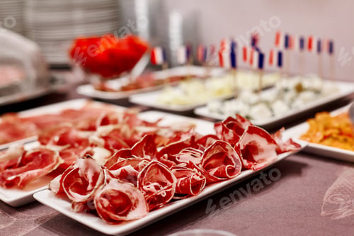 Preview: Beautifully designed buffet in the hotel restaurant with carefully thinly sliced meat