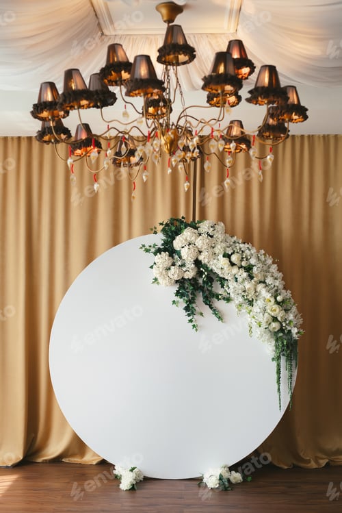 Preview: Beautiful round wedding arch before the ceremony