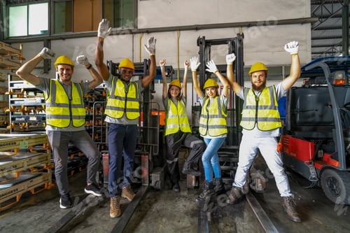 Preview: Team of warehouse employees working on inventory in a large distribution warehouse.