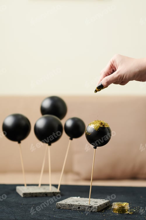 Preview: Woman Putting Sparkles on Baubles