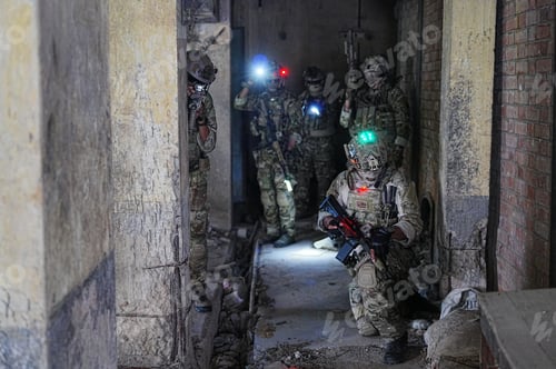 Preview: Special forces soldier with rifle