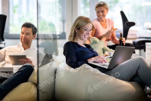 Preview: Casual business people in office