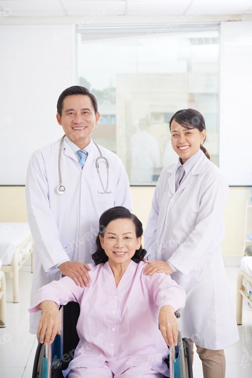 Preview: Smiling Senior Woman and Medical Professionals
