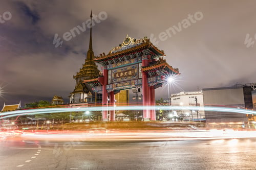 Preview: Nighttime traffic at bangkok's iconic royal arch