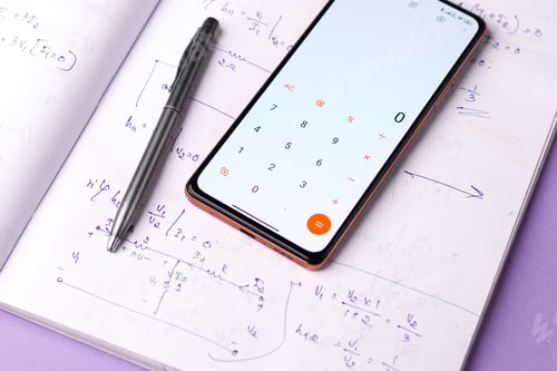Preview: Smartphone displaying the calculator app with notes on a table