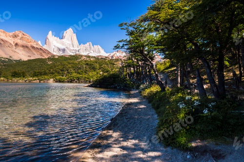 Preview: Lago Capri (Capri Lake) with Mount Fitz Roy (aka Cerro Chalten) behind, Los Glaciares National Park,