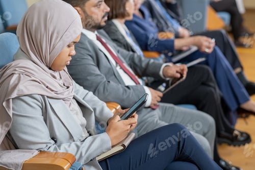 Preview: Using Gadgets At Business Conference