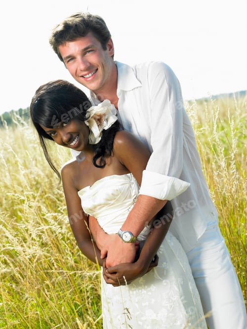 Preview: Married couple in a field