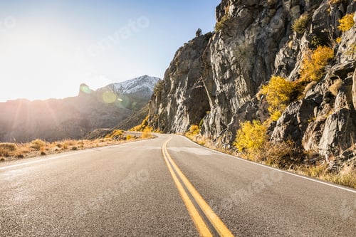 Preview: Tioga Pass highway in mountain landscape, Yosemite National Park, USA