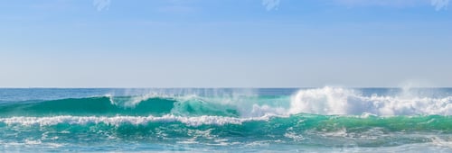 Preview: Panoramic shot of the sea with huge waves in Florianopolis, Brazil