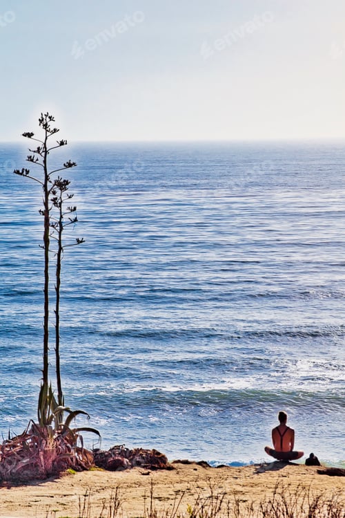 Preview: Man doing yoga, waiting for the sunset