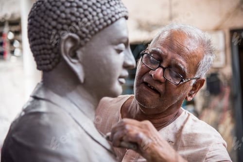 Preview: Senior artist making sculptures of buddha