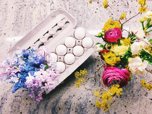 Preview: Easter eggs and spring flowers