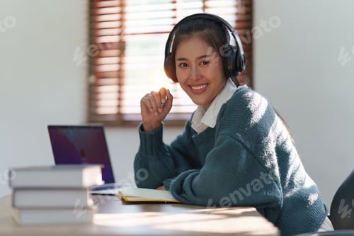 Preview: Online education, e-learning. Asian woman in stylish casual clothes, studying using a laptop
