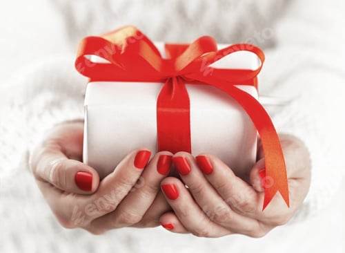 Preview: Woman holding a gift