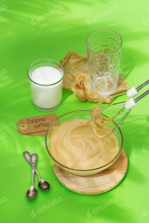 Preview: Trendy iced frothy ultra fluffy Dalgona instant Coffee drink