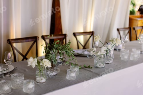 Preview: Elegant wedding table setting with white roses, glassware, and candles