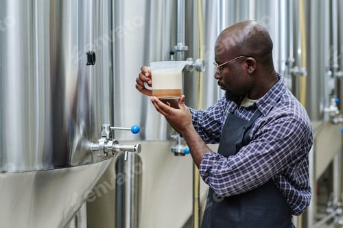 Preview: Worker examining the beer after brewing