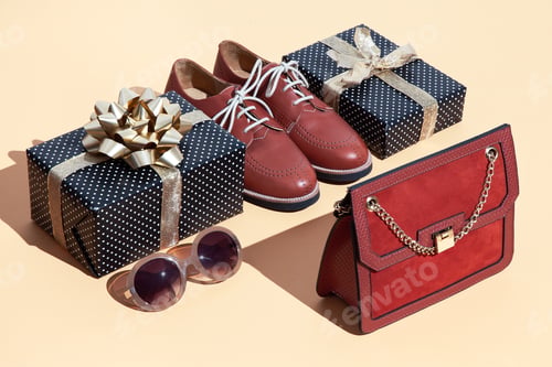 Preview: Gift box and stylish