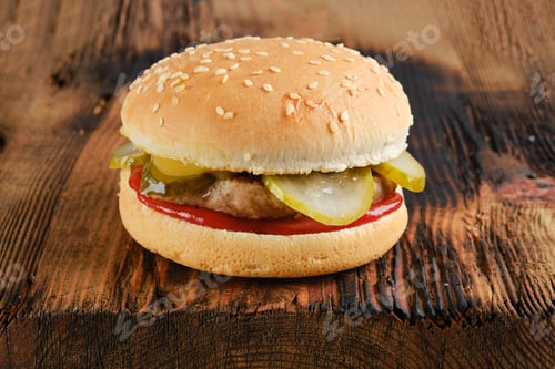 Preview: Classic hamburger on wooden background