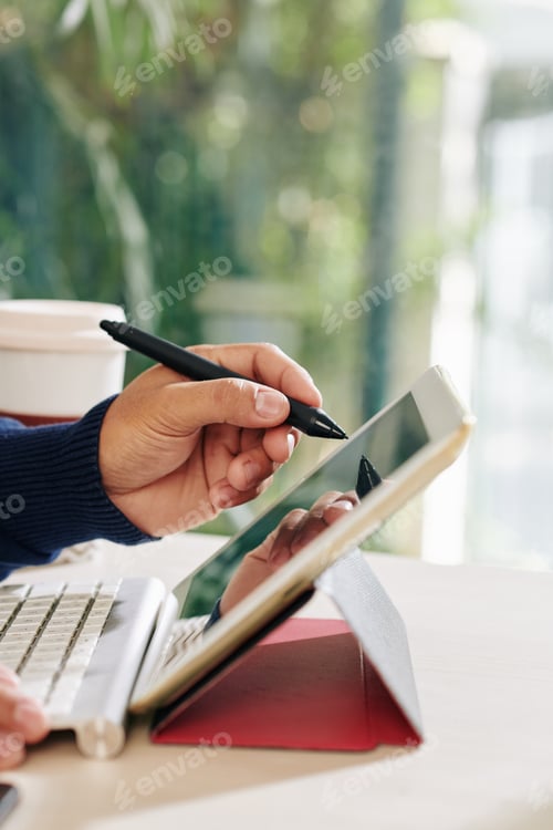 Preview: Designer using digital pen