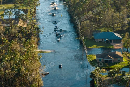 Preview: Flooded american street with moving vehicles