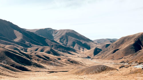 Preview: Long road on a mountain pass in New Zealand. Travel