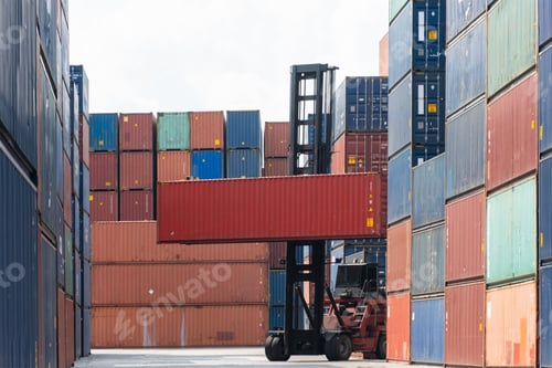 Vista previa: Background of forklift truck lifting container box prepare to shipping delivery