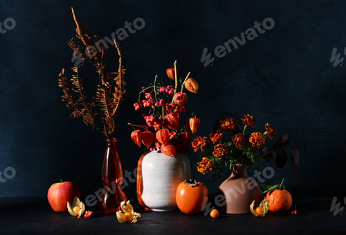Preview: Arrangement of vases with flowers, dry plants and autumnal fruits