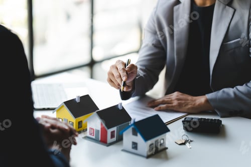 Preview: real estate agent Delivering sample homes to customers, mortgage loan contracts. Make a contract for