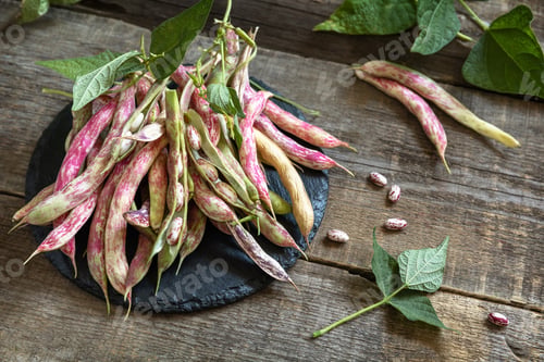 Preview: Beans of bean, brown bean (of dried beans) harvest on a rustic table.