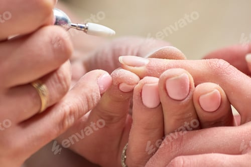 Preview: Manicurist making hardware manicure