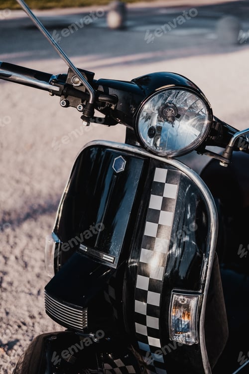 Preview: Vertical close up picture of black vintage retro motorbike