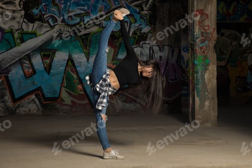 Preview: Young female dancer doing a leg split