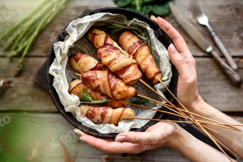 Preview: Roll with bacon and chicken mince on a stew with fresh asparagus
