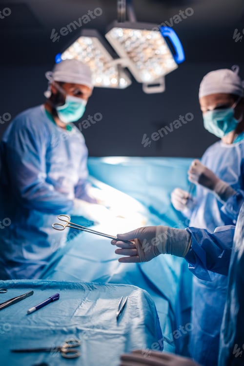 Preview: Surgeons Working Hard to Save a Life