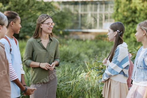 Preview: Cheerful Tour Guide Listening To Teen Girl