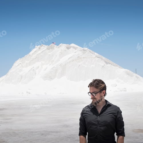 Preview: Portrait of man in front of white mountain